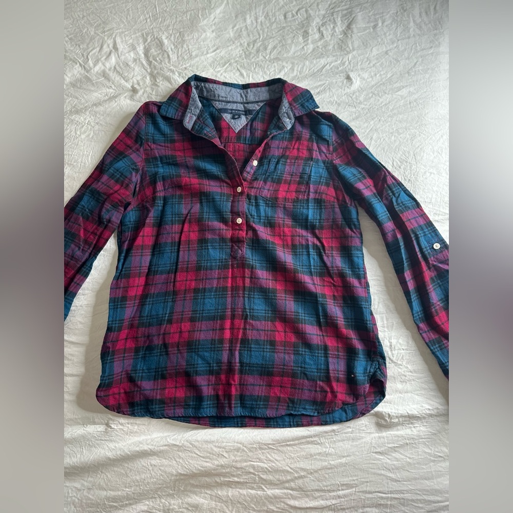 Tommy Hilfiger long sleeve shirt size Small